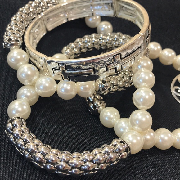 Bundle of Fashion Jewelry - Picture 7 of 8